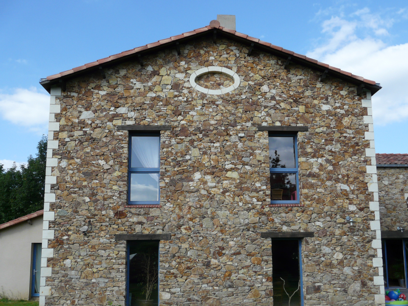 Habillage de maison avec façade en pierre