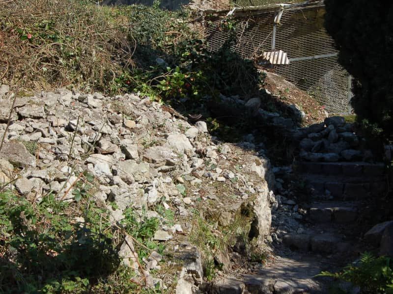 Mur de soutènement à la chaux avec enduit pierre vue à la chaux près de Nantes