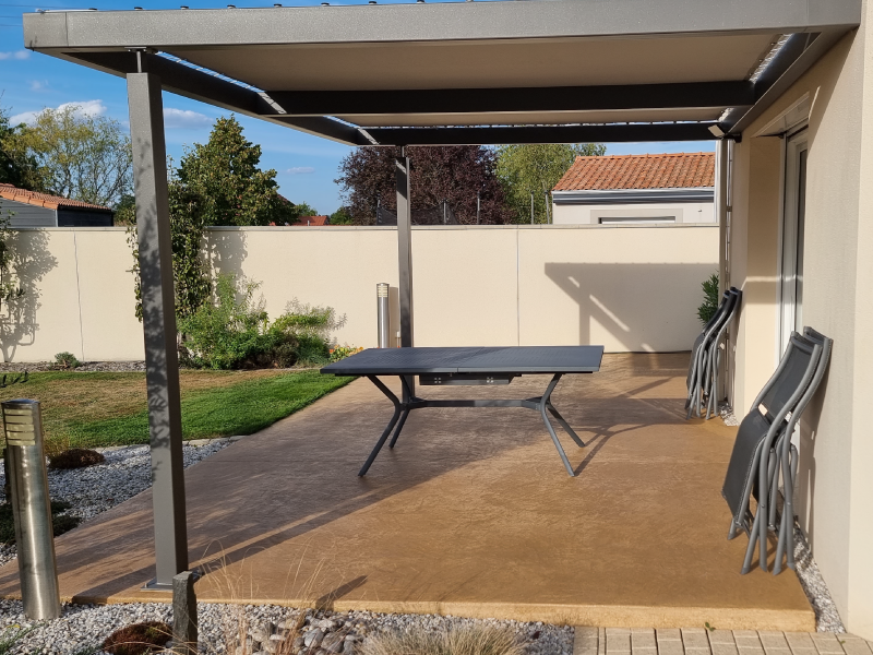 Terrasse en béton décoratif imprimé aux sorinières 44 près de Nantes