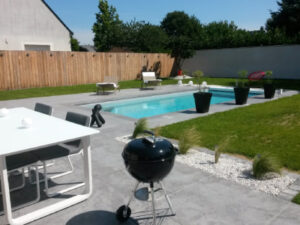 Création d’une plage de piscine en béton imprimé à Carquefou