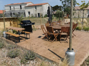 Création et pose de terrasse aspect bois en béton imprimé à Nantes
